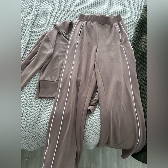 Danskin Other - DANSKIN MATCHING TAUPE LOUNGE SET | SIZE XS